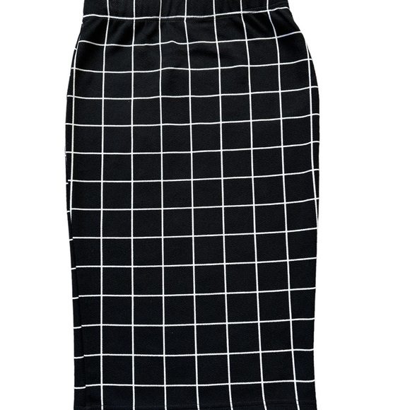 Black and White Graph Lined Pencil Skirt - Picture 5 of 6